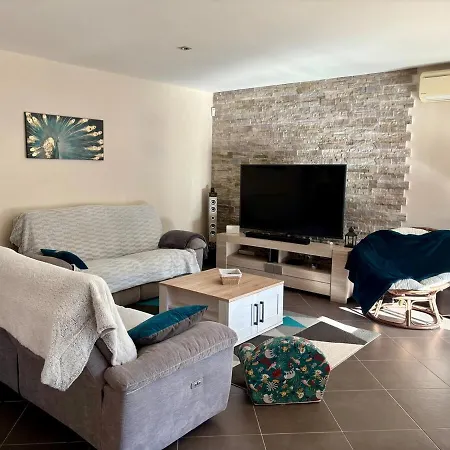 Maison Avec Piscine A Proximite De La Cite Vila