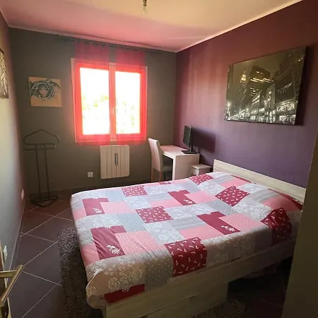 Maison Avec Piscine A Proximite De La Cite